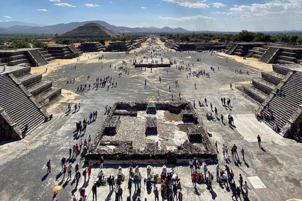 Wide view of Teotihuacán Archeological Site