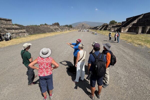 Jerry - INAH Guide, Teotihuacán