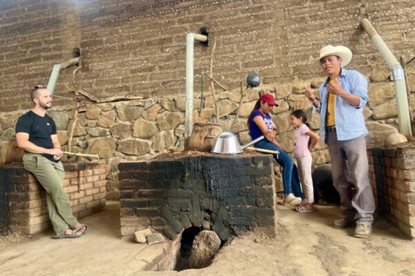 Miguel - Mezcal Master, Minas